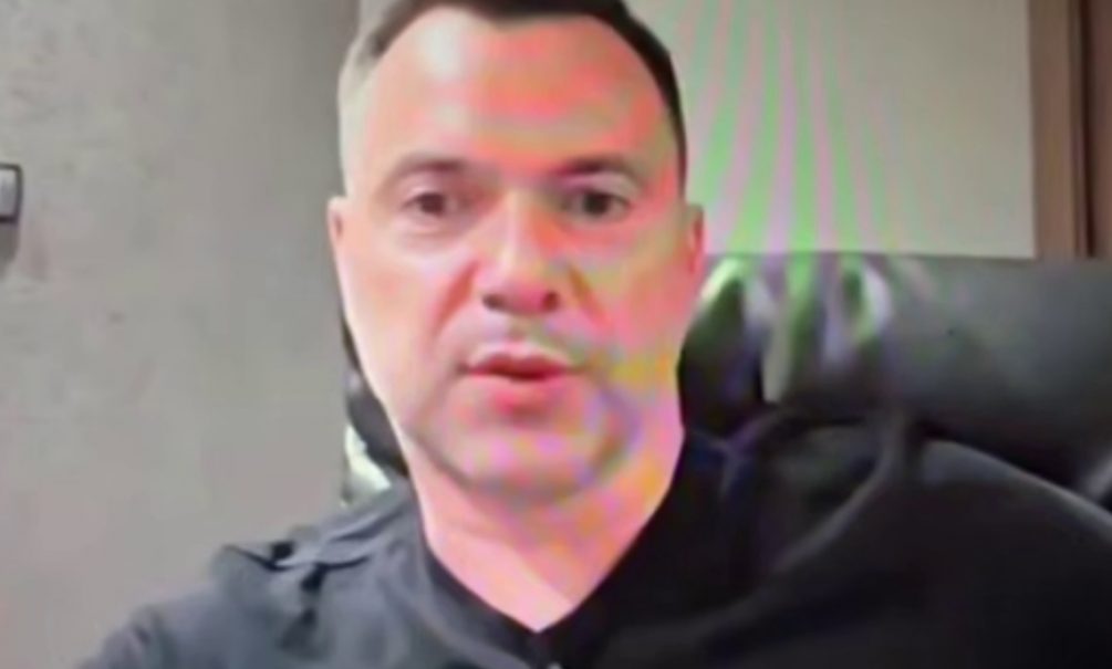 «С вами стыдно рядом стоять»: Арестович* разбушевался и назвал украинцев «фуфлом» «С вами стыдно рядом стоять»: Арестович* разбушевался и назвал украинцев «фуфлом»